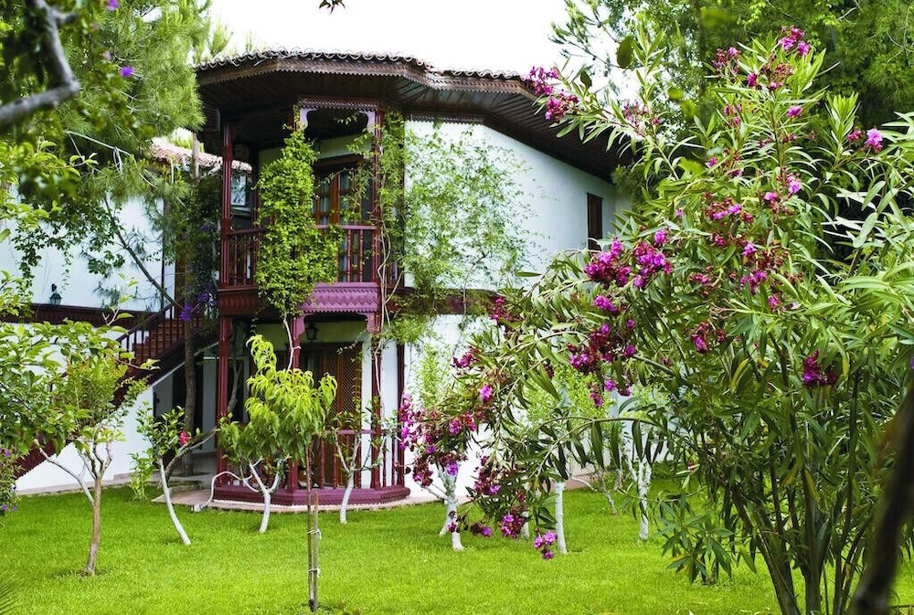 Selectum Family Resort Belek — Hotel building in Belek