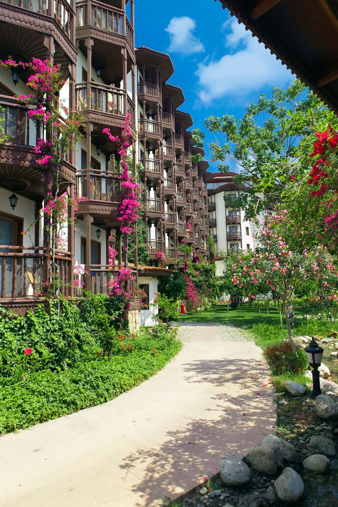 Selectum Family Resort Belek — Hotel building in Belek