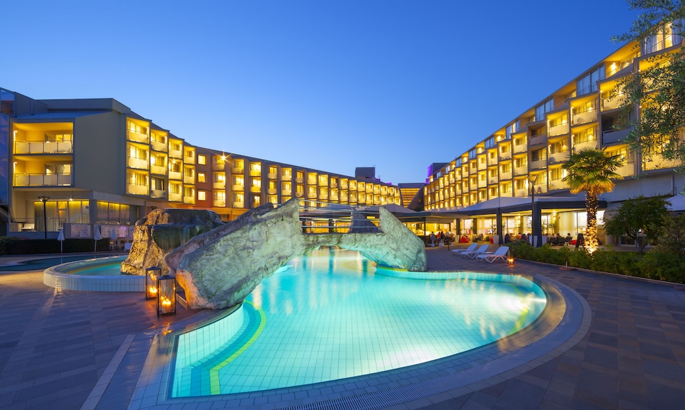 Aminess Vival Maestral Hotel — Swimming pool in Novigrad, Istria