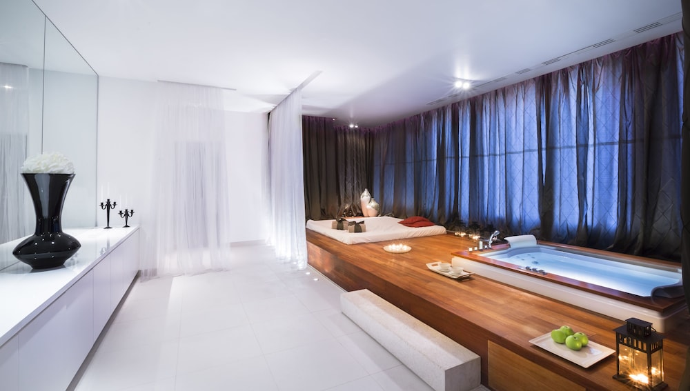 Aminess Vival Maestral Hotel — Spa in Novigrad, Istria