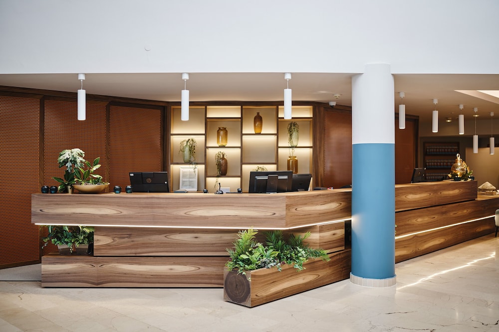 Aminess Vival Maestral Hotel — Hotel building in Novigrad, Istria