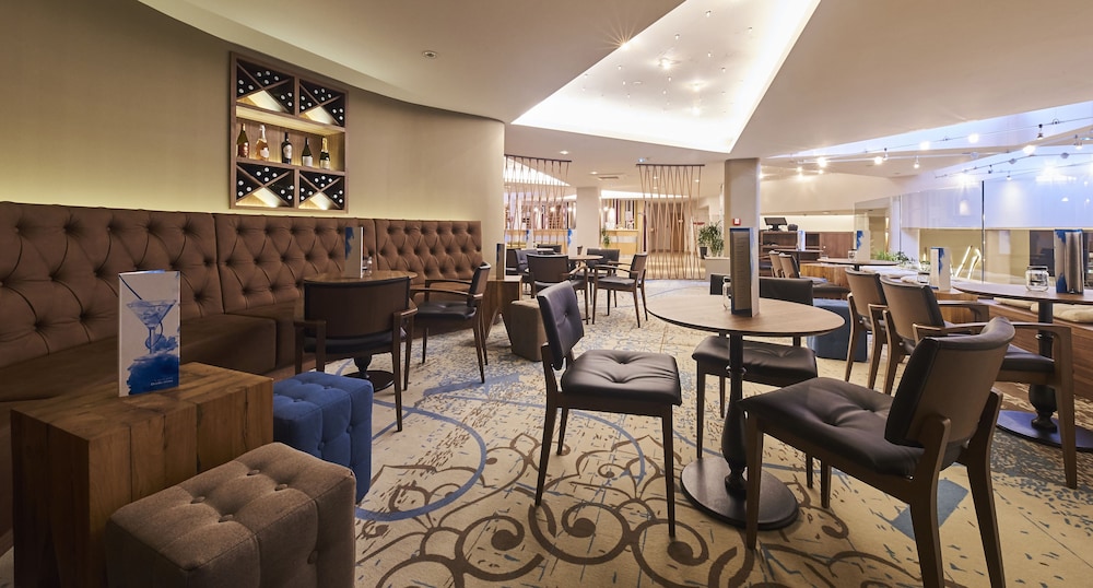 Aminess Vival Maestral Hotel — Restaurant & bars in Novigrad, Istria