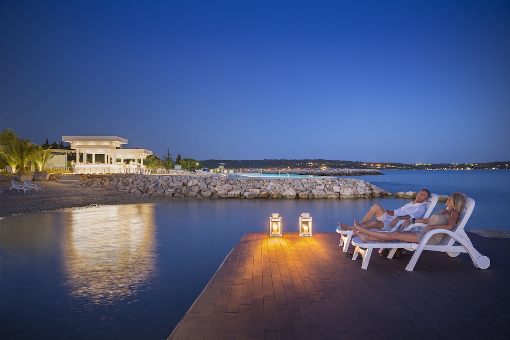 Aminess Vival Maestral Hotel — Swimming pool in Novigrad, Istria