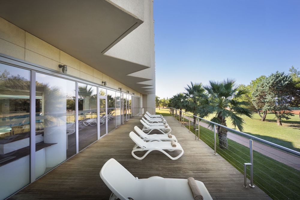 Aminess Vival Maestral Hotel — Hotel building in Novigrad, Istria