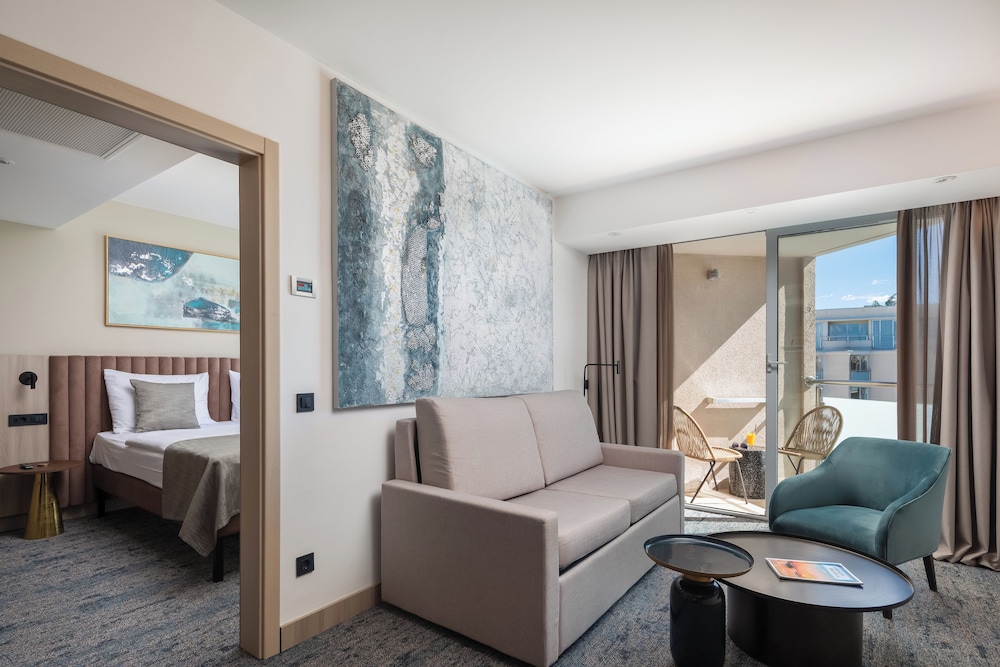 Aminess Vival Maestral Hotel — Hotel rooms in Novigrad, Istria