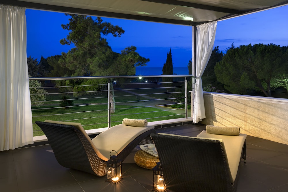 Aminess Vival Maestral Hotel — Hotel rooms in Novigrad, Istria