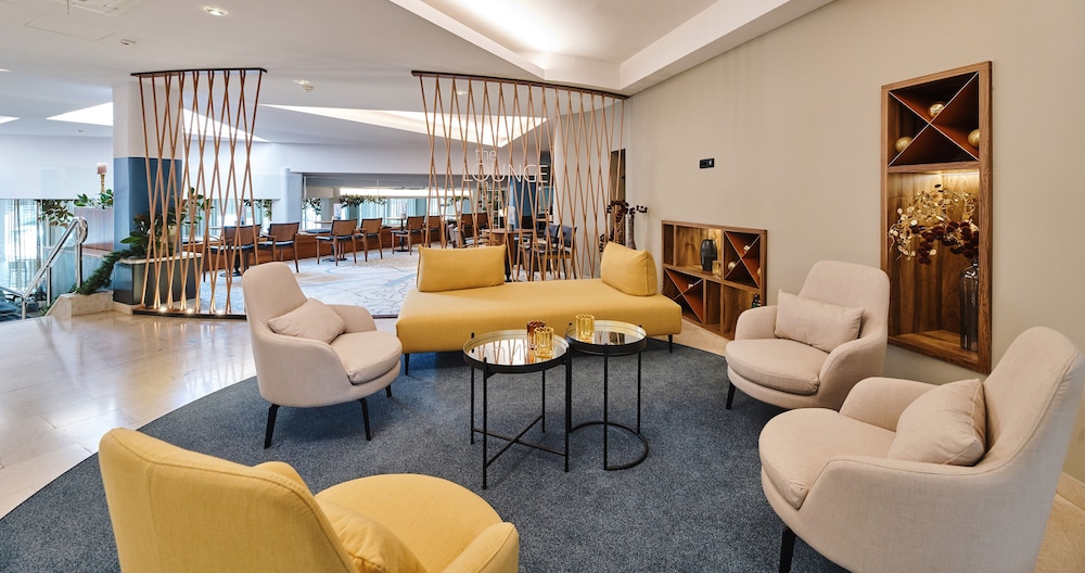 Aminess Vival Maestral Hotel — Restaurant & bars in Novigrad, Istria