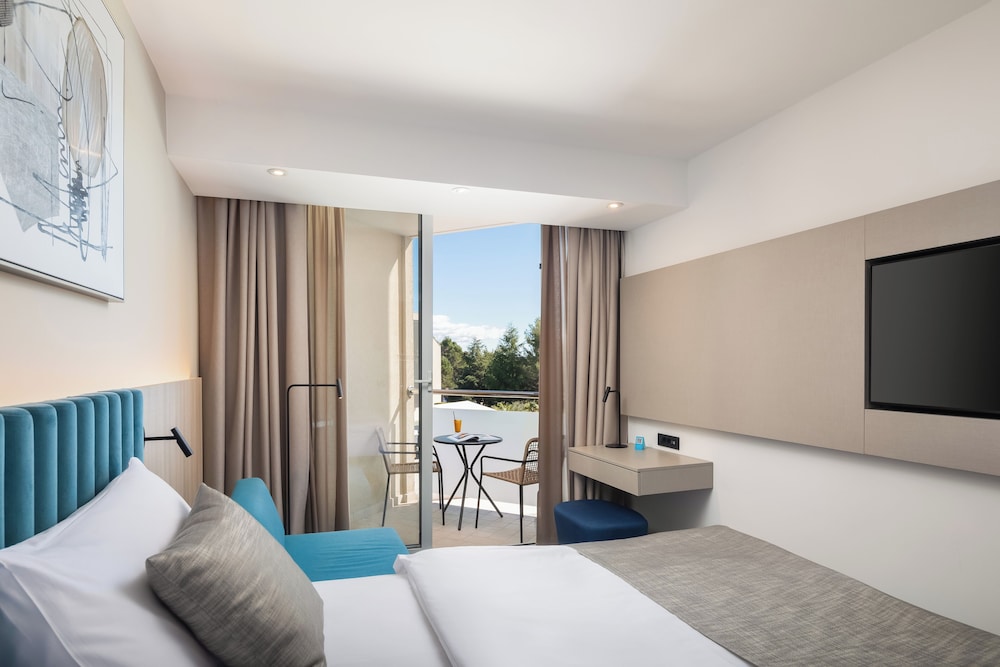 Aminess Vival Maestral Hotel — Hotel rooms in Novigrad, Istria