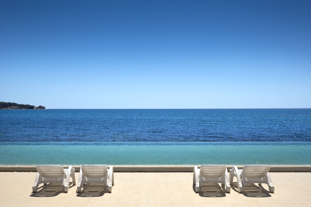 Aminess Vival Maestral Hotel — Swimming pool in Novigrad, Istria