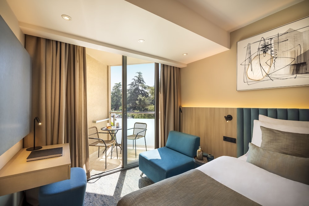 Aminess Vival Maestral Hotel — Hotel rooms in Novigrad, Istria