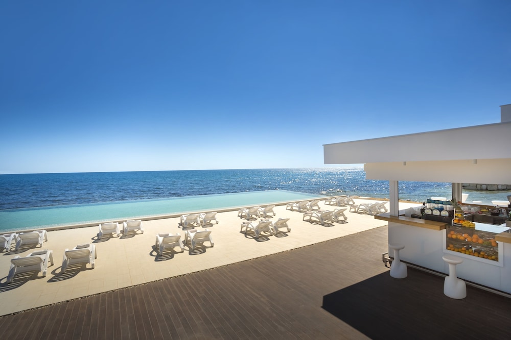 Aminess Vival Maestral Hotel — Swimming pool in Novigrad, Istria