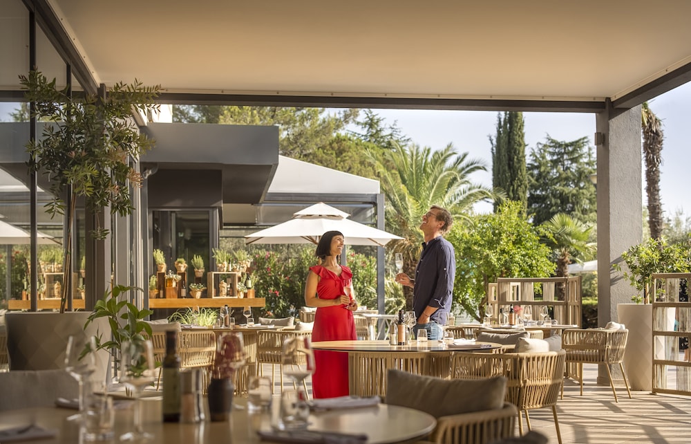 Aminess Vival Maestral Hotel — Restaurant & bars in Novigrad, Istria