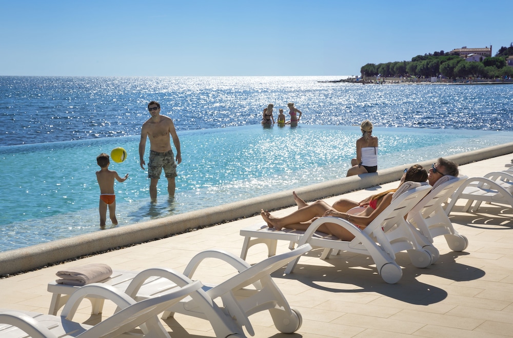 Aminess Vival Maestral Hotel — Swimming pool in Novigrad, Istria