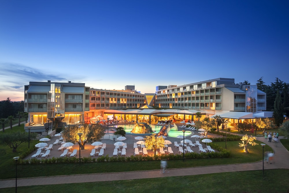 Aminess Vival Maestral Hotel — Swimming pool in Novigrad, Istria
