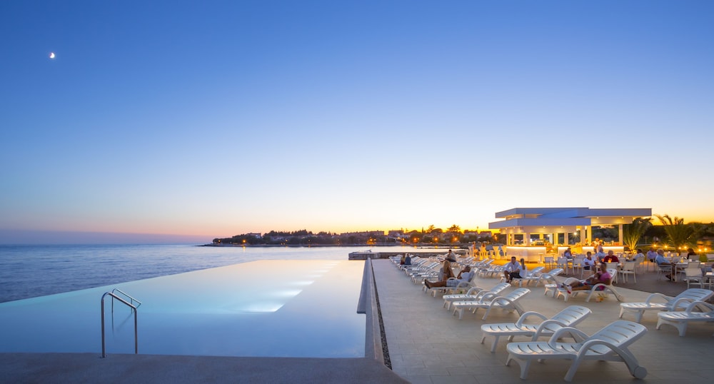 Aminess Vival Maestral Hotel — Swimming pool in Novigrad, Istria