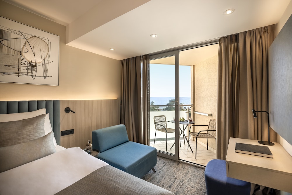 Aminess Vival Maestral Hotel — Hotel rooms in Novigrad, Istria