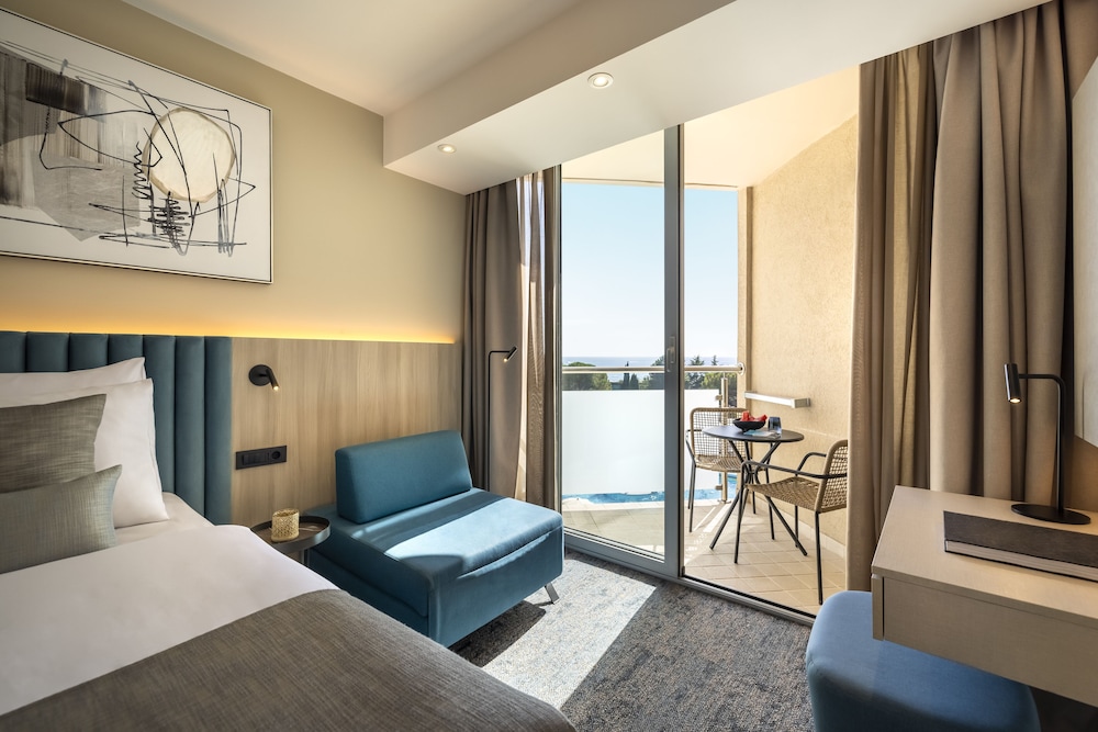 Aminess Vival Maestral Hotel — Hotel rooms in Novigrad, Istria