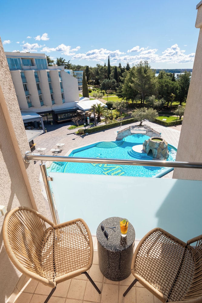 Aminess Vival Maestral Hotel — Swimming pool in Novigrad, Istria
