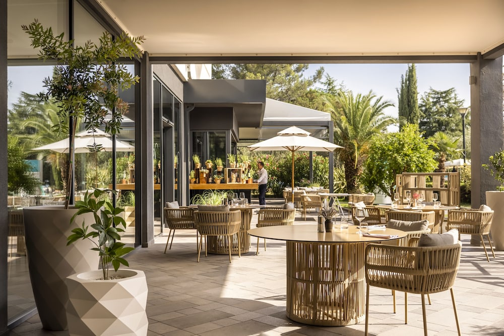 Aminess Vival Maestral Hotel — Restaurant & bars in Novigrad, Istria