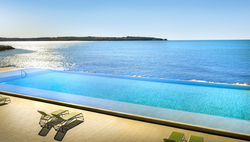 Aminess Vival Maestral Hotel — Swimming pool in Novigrad, Istria