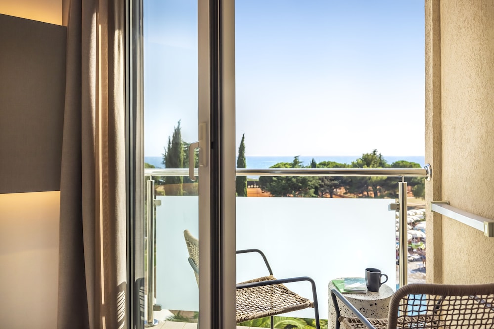 Aminess Vival Maestral Hotel — Hotel rooms in Novigrad, Istria