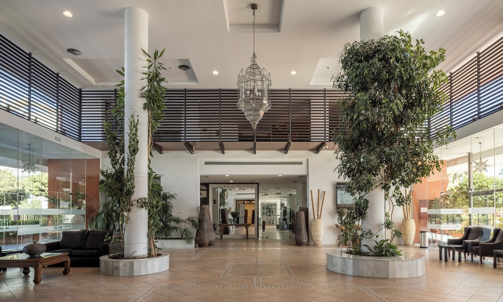 ILUNION Miramar — Hotel building in Fuengirola, Andalusia