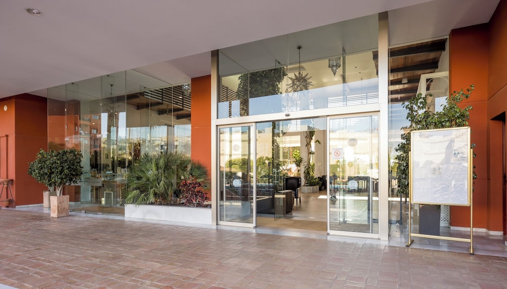 ILUNION Miramar — Hotel building in Fuengirola, Andalusia