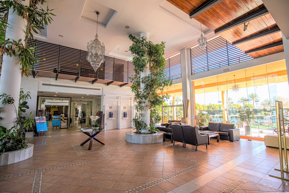 ILUNION Miramar — Hotel building in Fuengirola, Andalusia