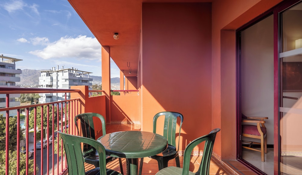 ILUNION Miramar — Hotel building in Fuengirola, Andalusia