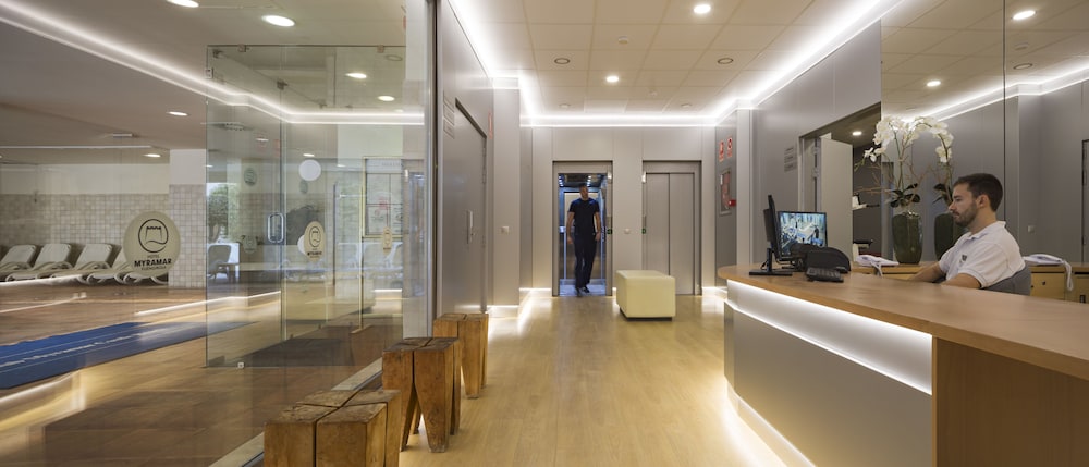ILUNION Miramar — Hotel building in Fuengirola, Andalusia