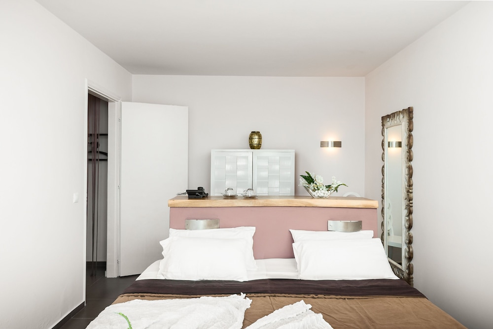 Pantokrator Hotel — Hotel rooms in Barbati, Ionian Islands