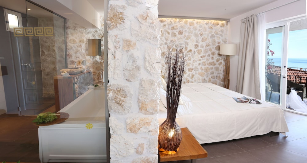 Pantokrator Hotel — Hotel rooms in Barbati, Ionian Islands
