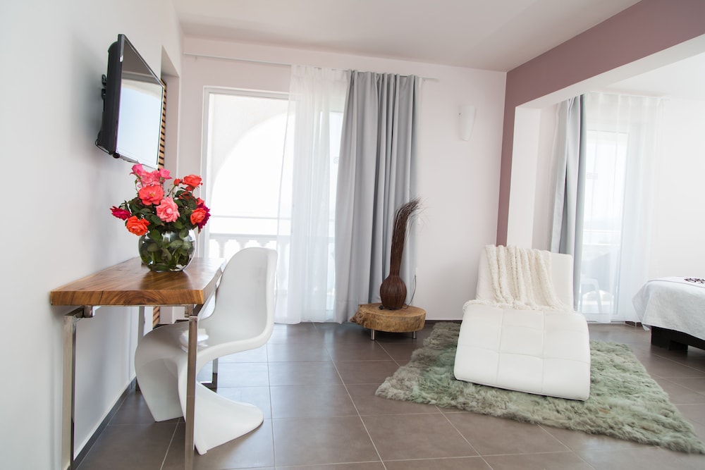 Pantokrator Hotel — Hotel rooms in Barbati, Ionian Islands