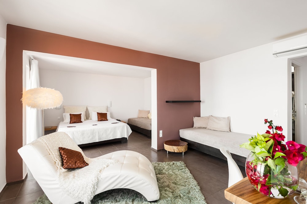 Pantokrator Hotel — Hotel rooms in Barbati, Ionian Islands