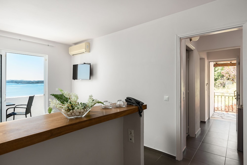 Pantokrator Hotel — Hotel rooms in Barbati, Ionian Islands