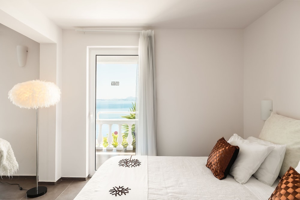 Pantokrator Hotel — Hotel rooms in Barbati, Ionian Islands