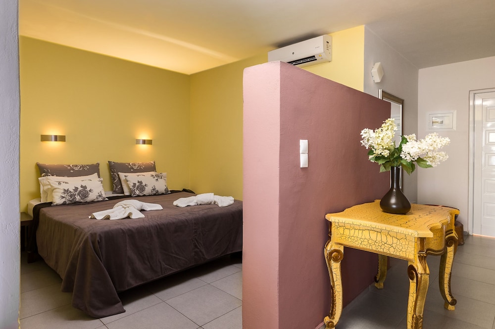 Pantokrator Hotel — Hotel rooms in Barbati, Ionian Islands