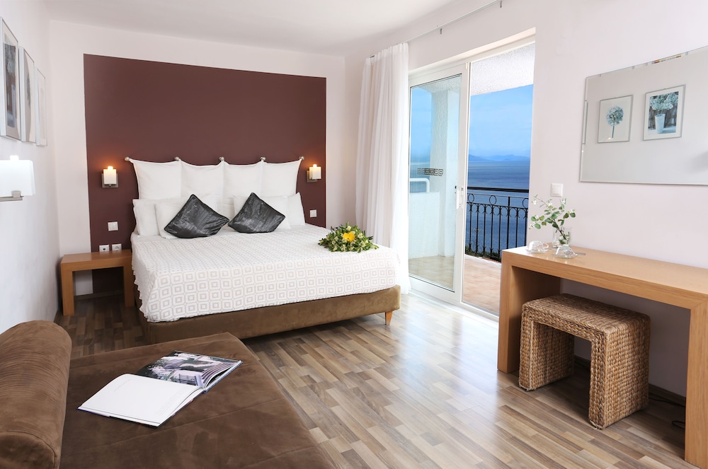 Pantokrator Hotel — Hotel rooms in Barbati, Ionian Islands