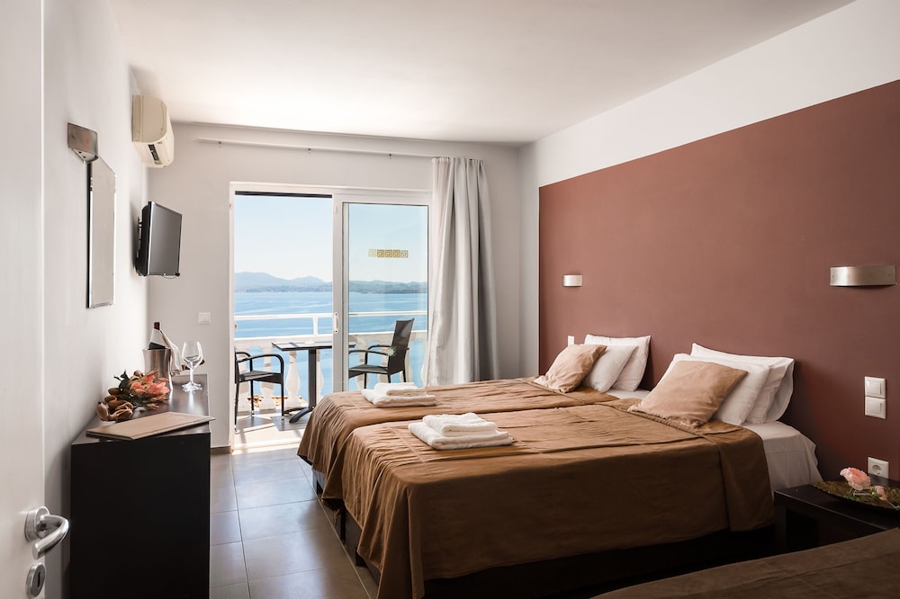 Pantokrator Hotel — Hotel rooms in Barbati, Ionian Islands