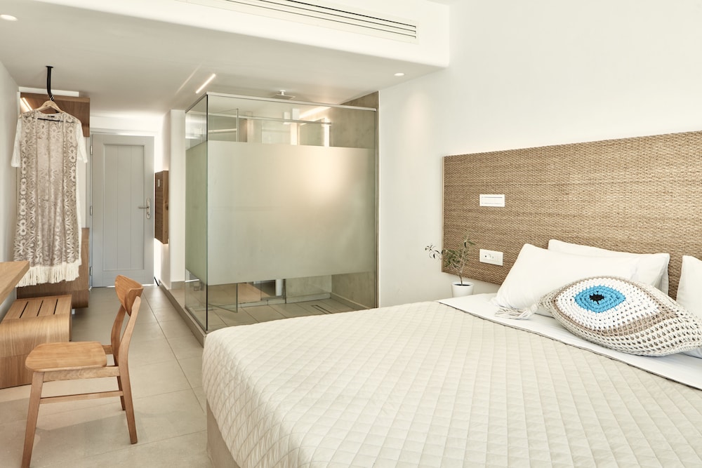 Manoulas Beach Mykonos Resort — Hotel rooms in Ornos, South Aegean