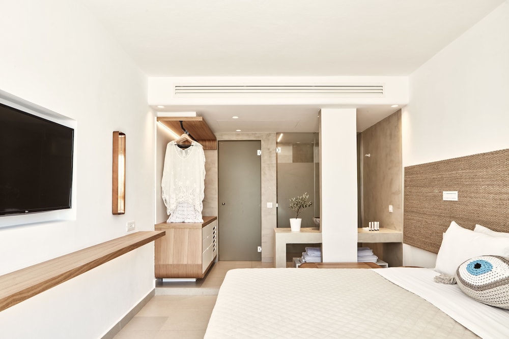 Manoulas Beach Mykonos Resort — Hotel rooms in Ornos, South Aegean
