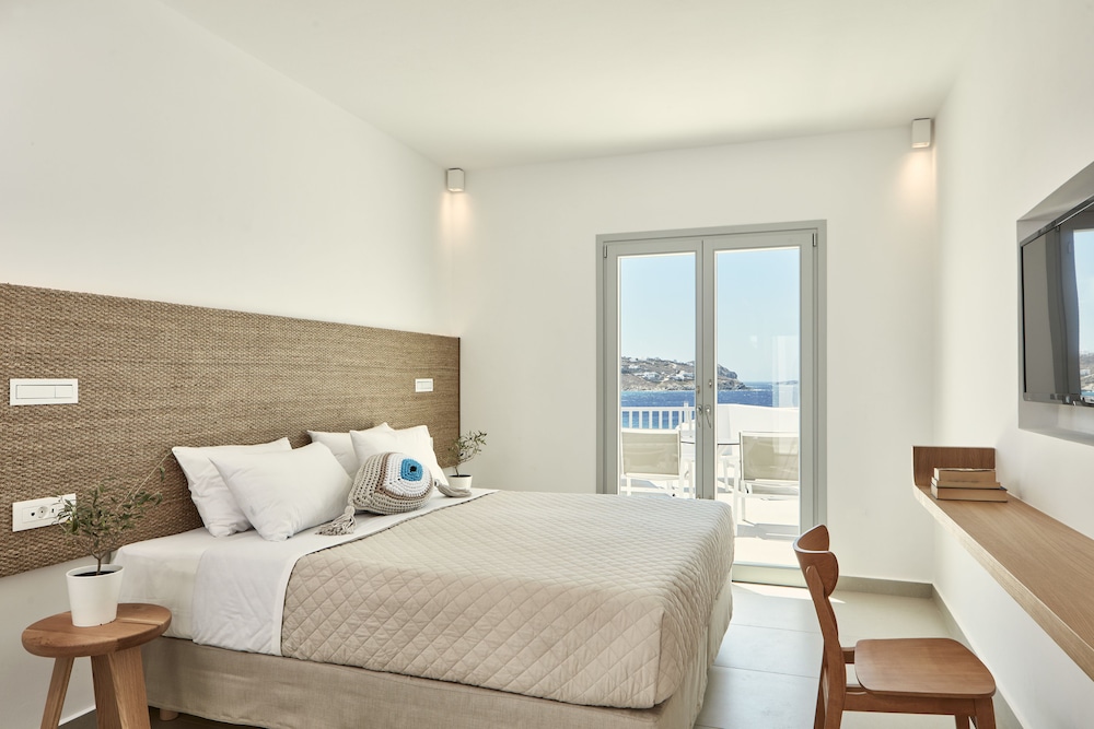 Manoulas Beach Mykonos Resort — Hotel rooms in Ornos, South Aegean