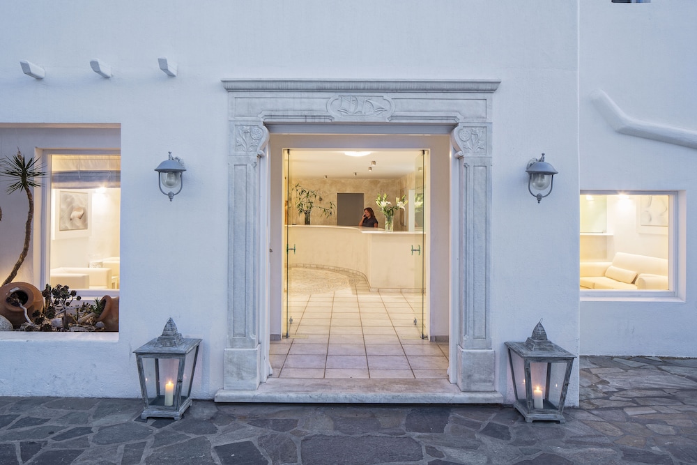 Manoulas Beach Mykonos Resort — Hotel building in Ornos, South Aegean