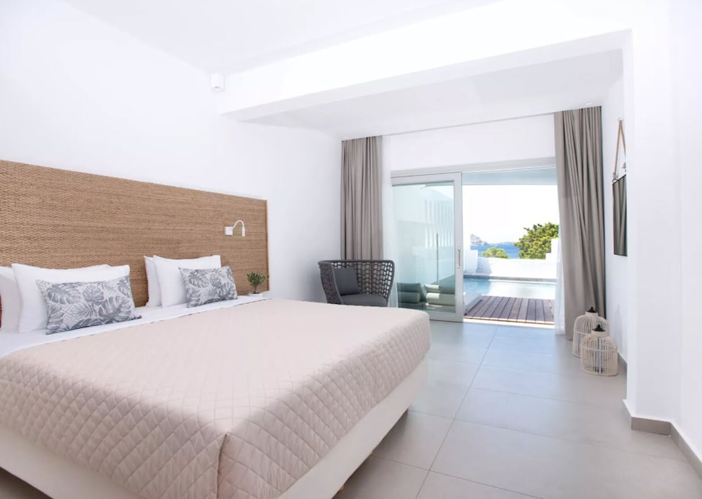 Manoulas Beach Mykonos Resort — Hotel rooms in Ornos, South Aegean