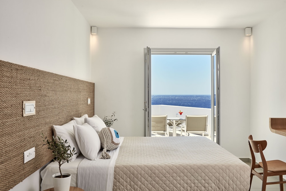 Manoulas Beach Mykonos Resort — Hotel rooms in Ornos, South Aegean