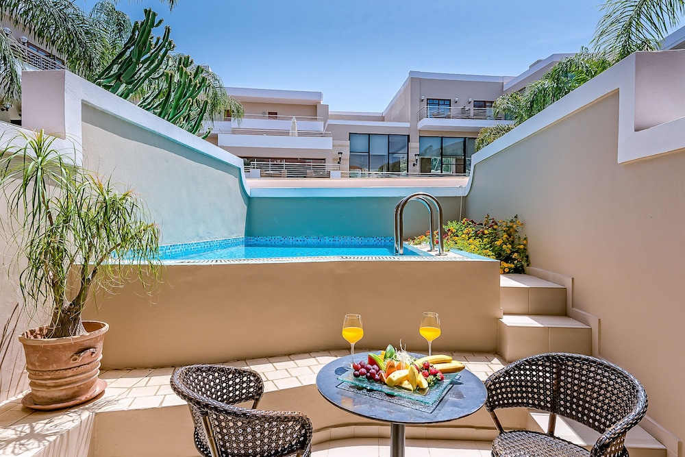 Porto Platanias Beach Resort & Spa — Swimming pool in Platanias