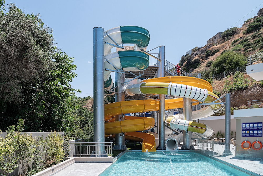 Porto Platanias Beach Resort & Spa — Swimming pool in Platanias