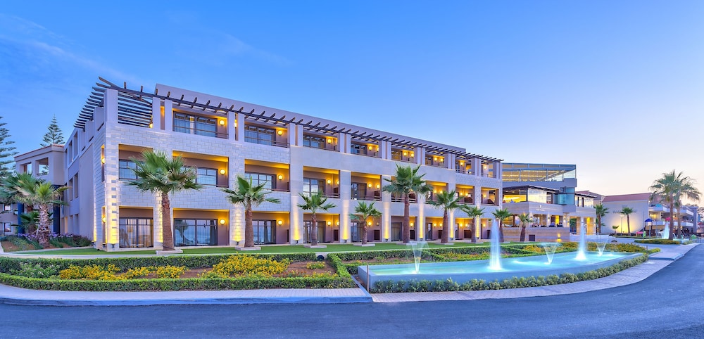Porto Platanias Beach Resort & Spa — Hotel building in Platanias