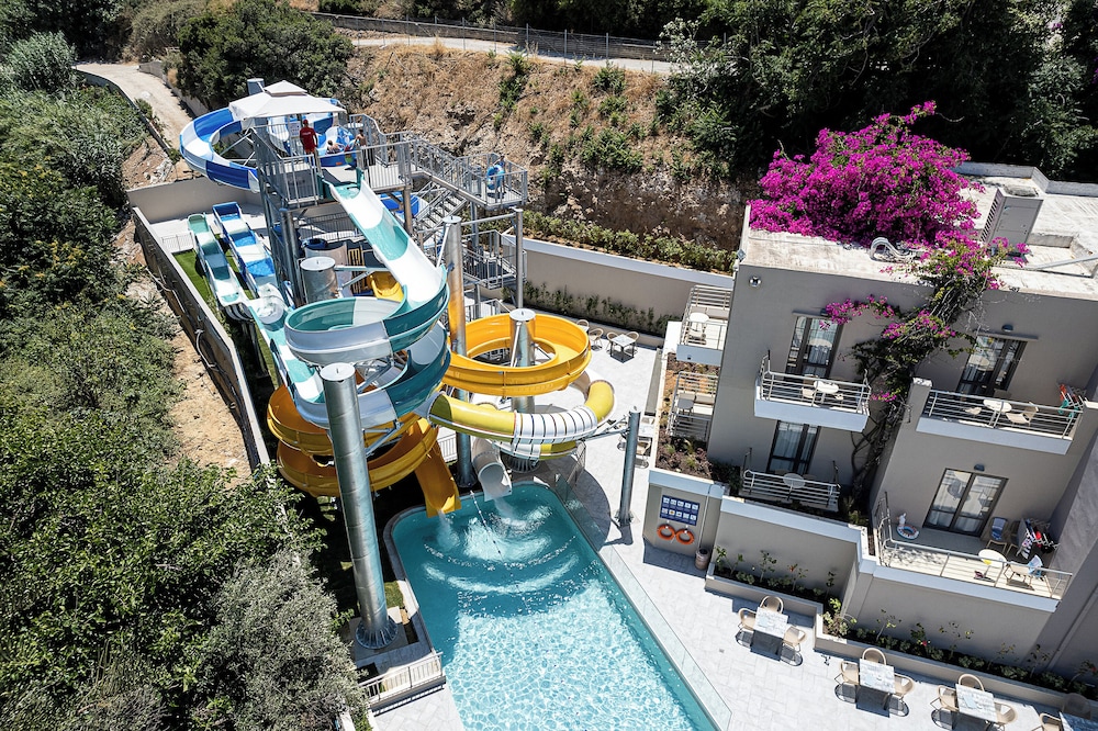 Porto Platanias Beach Resort & Spa — Swimming pool in Platanias
