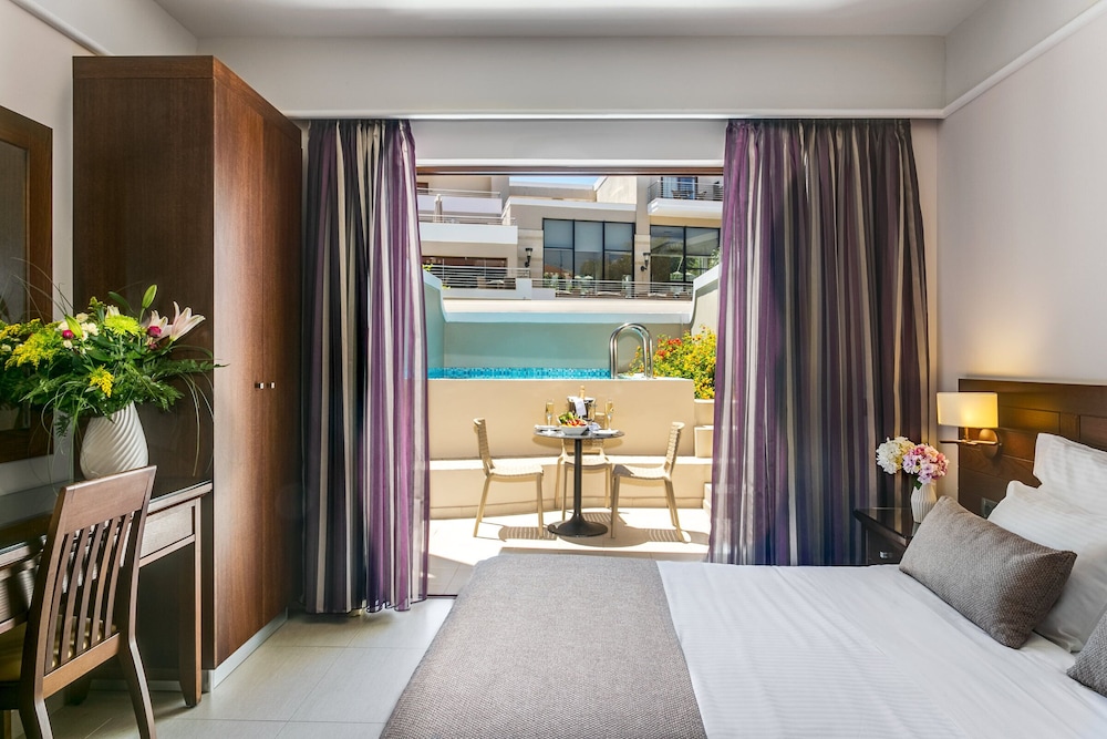 Porto Platanias Beach Resort & Spa — Hotel rooms in Platanias